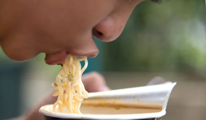 Dokter: Mi Instan Penyebab Usus Buntu adalah Mitos