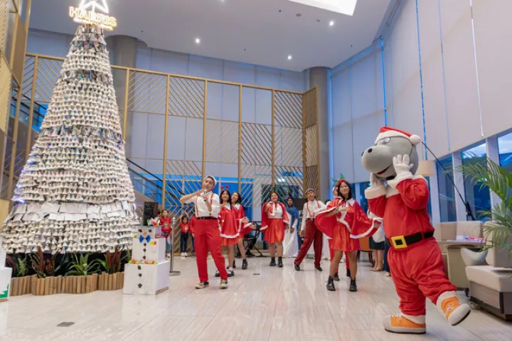 HARRIS Puri Mansion Gelar Christmas Tree Lighting Ceremony Sambut Natal