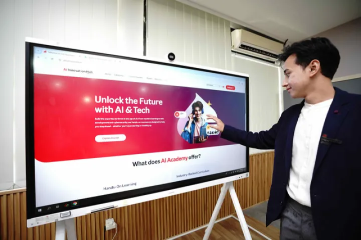 Telkomsel Kolaborasi dengan ITB Resmikan AI Hub Innovation Pertama di Indonesia