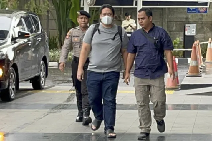 Dua Jaksa Kejaksaan Negeri HSU yang Terjaring OTT Tiba di Gedung KPK