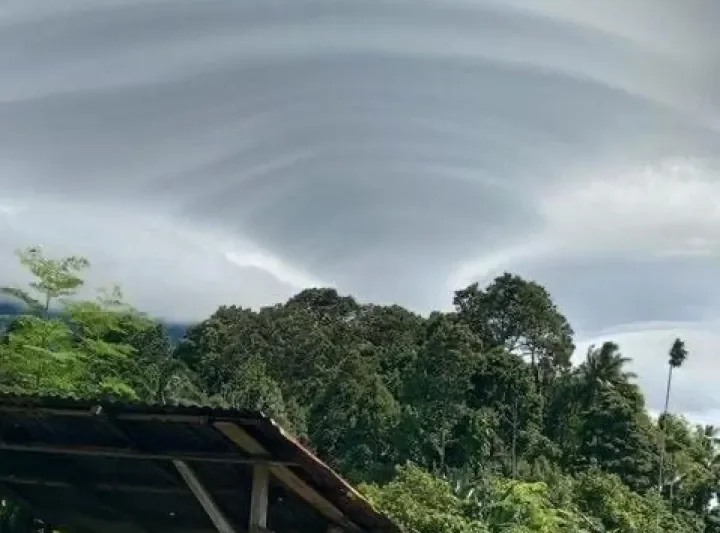 BMKG Tegaskan Awan Lenticularis di Tanggamus Tidak Berbahaya