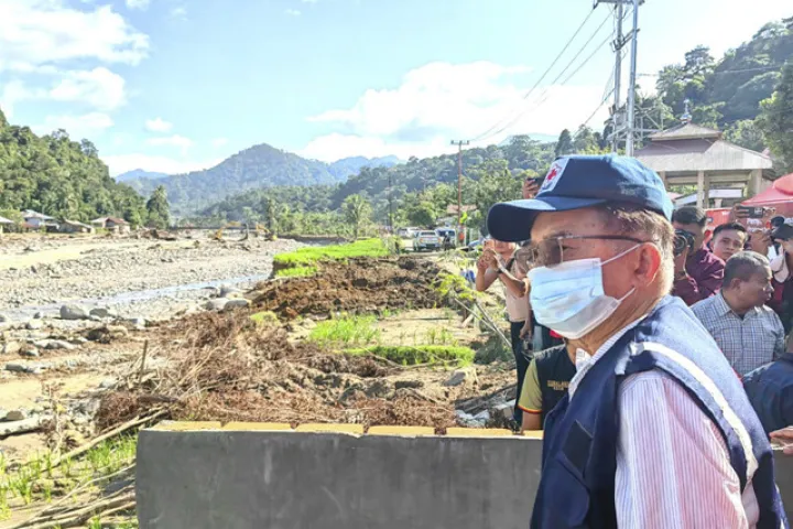 JK Dorong Pemanfaatan Kayu Sisa Banjir untuk Warga Terdampak