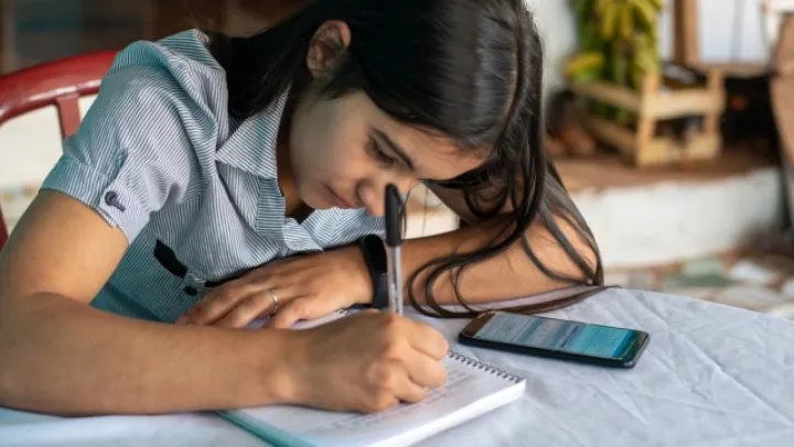 Melangkah di Antara Keraguan Menuju Impian Pendidikan Tinggi