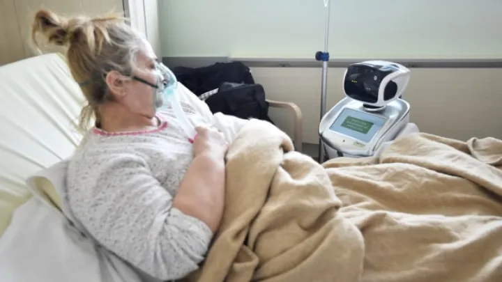 Transformasi Digital dalam Dunia Kedokteran: Inovasi Robot Bedah hingga AI Diagnostik